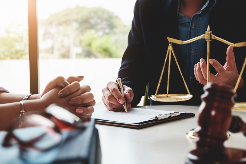 5 sytuacji, w których warto zgłosić się do adwokata